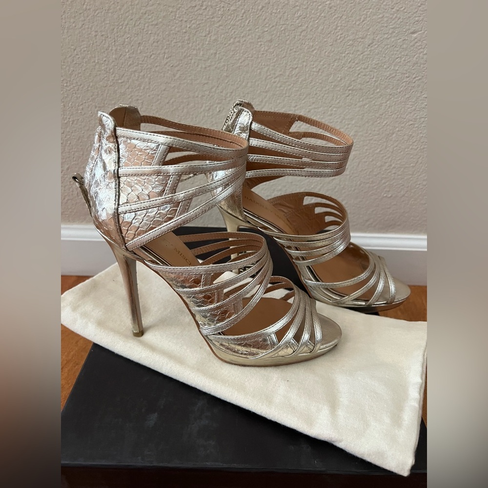 Women’s gold Badgley Mischka size 7 Heels
